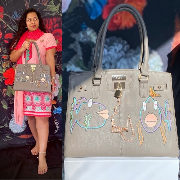 VanRahDesign hand painted BCBG purse with lock —Painting “Off the Hook” - Picture 13 of 17